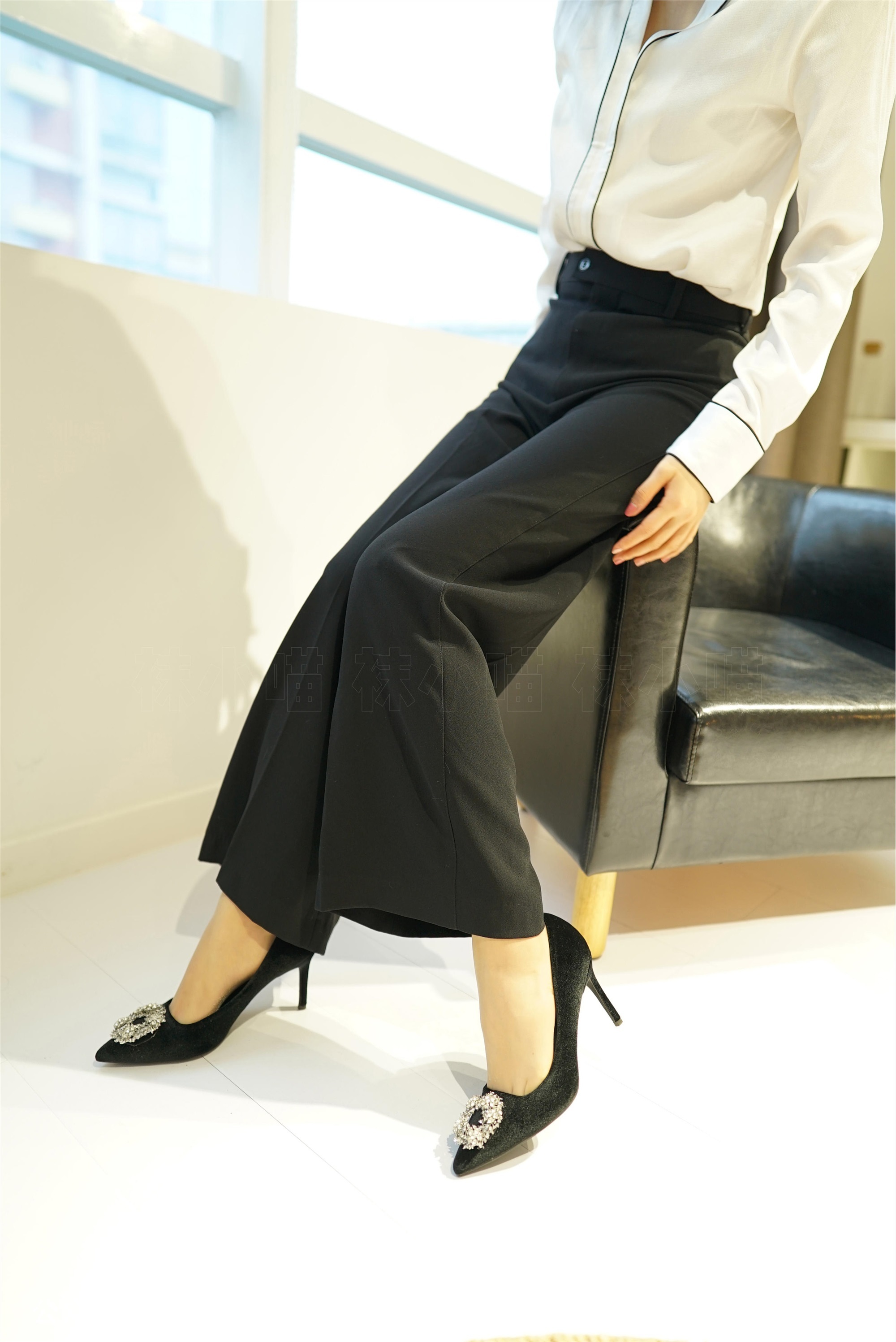 KittyWawa袜小喵  KT136《L总监的裤里丝》